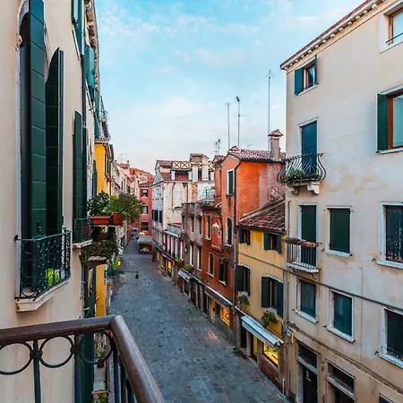 Lovely 1-bed In Venise